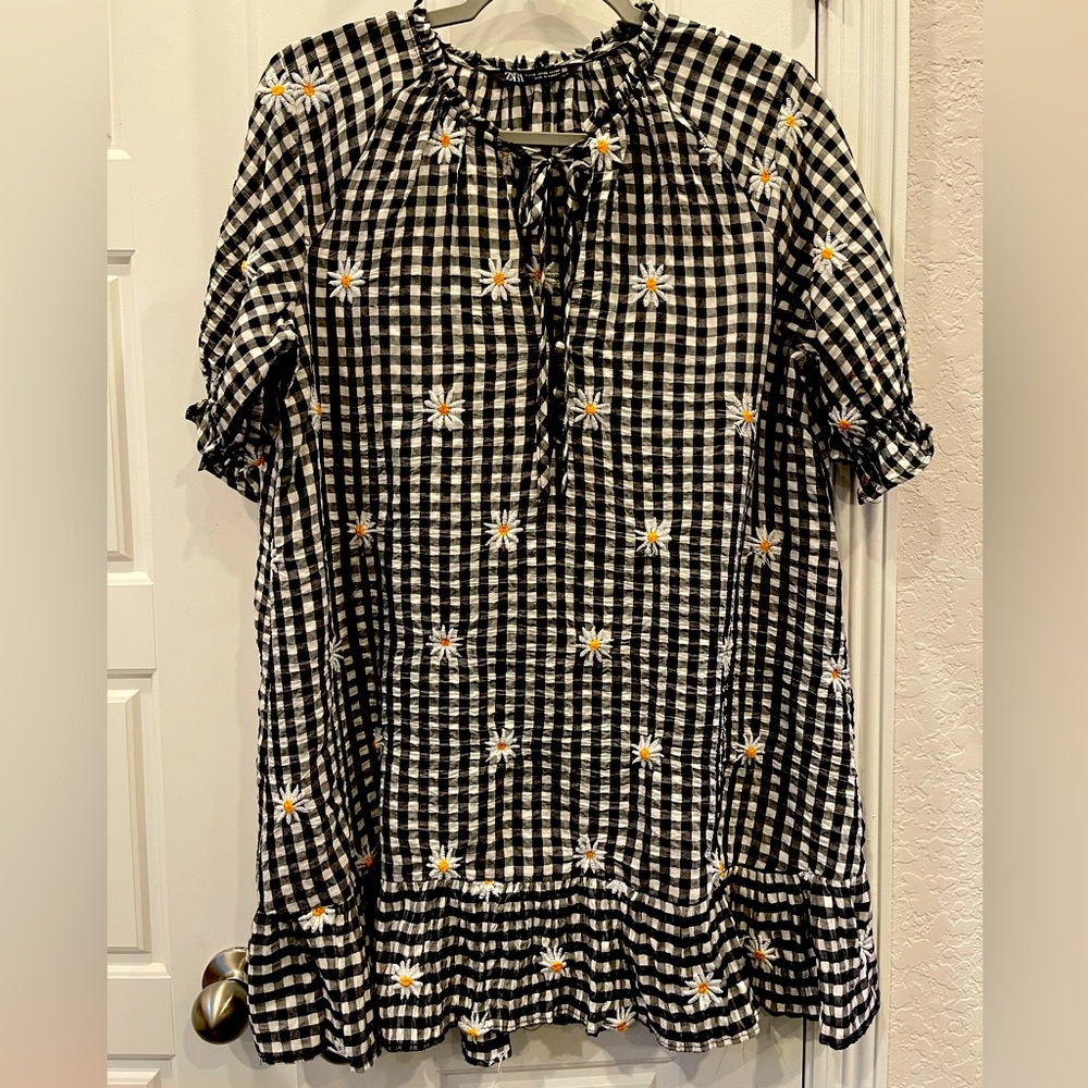 Zara Gingham Black / White with Embroidered Daisy Size xs